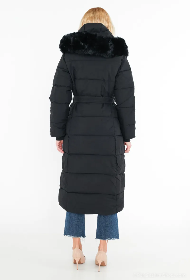 Daunenjacke mit Fellkapuze