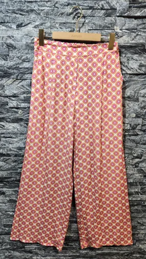 Fließende Hose aus Viskose mit Blumenprint, zwei Seitentaschen