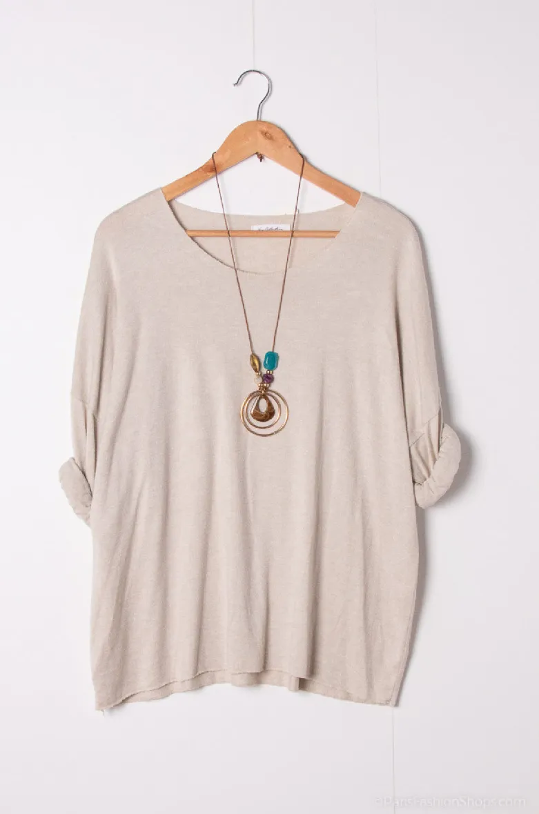 Fließender Pullover mit integrierter Halskette