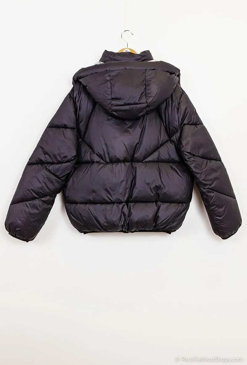 Kurze metallische Daunenjacke
