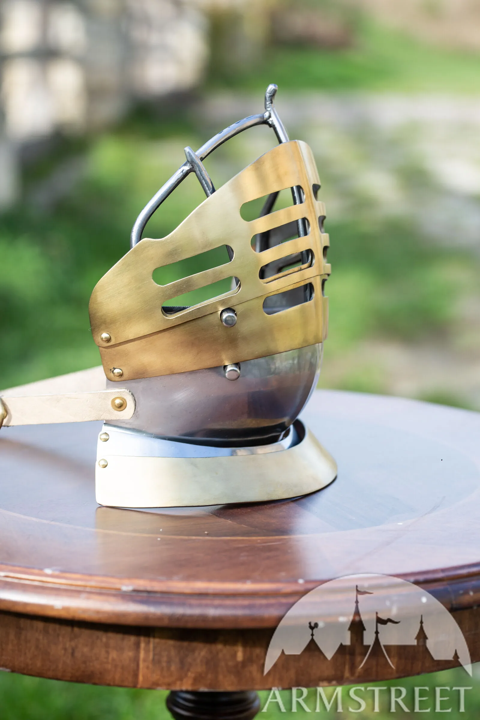 Sturmhaube aus Federstahl „Morgenstern”