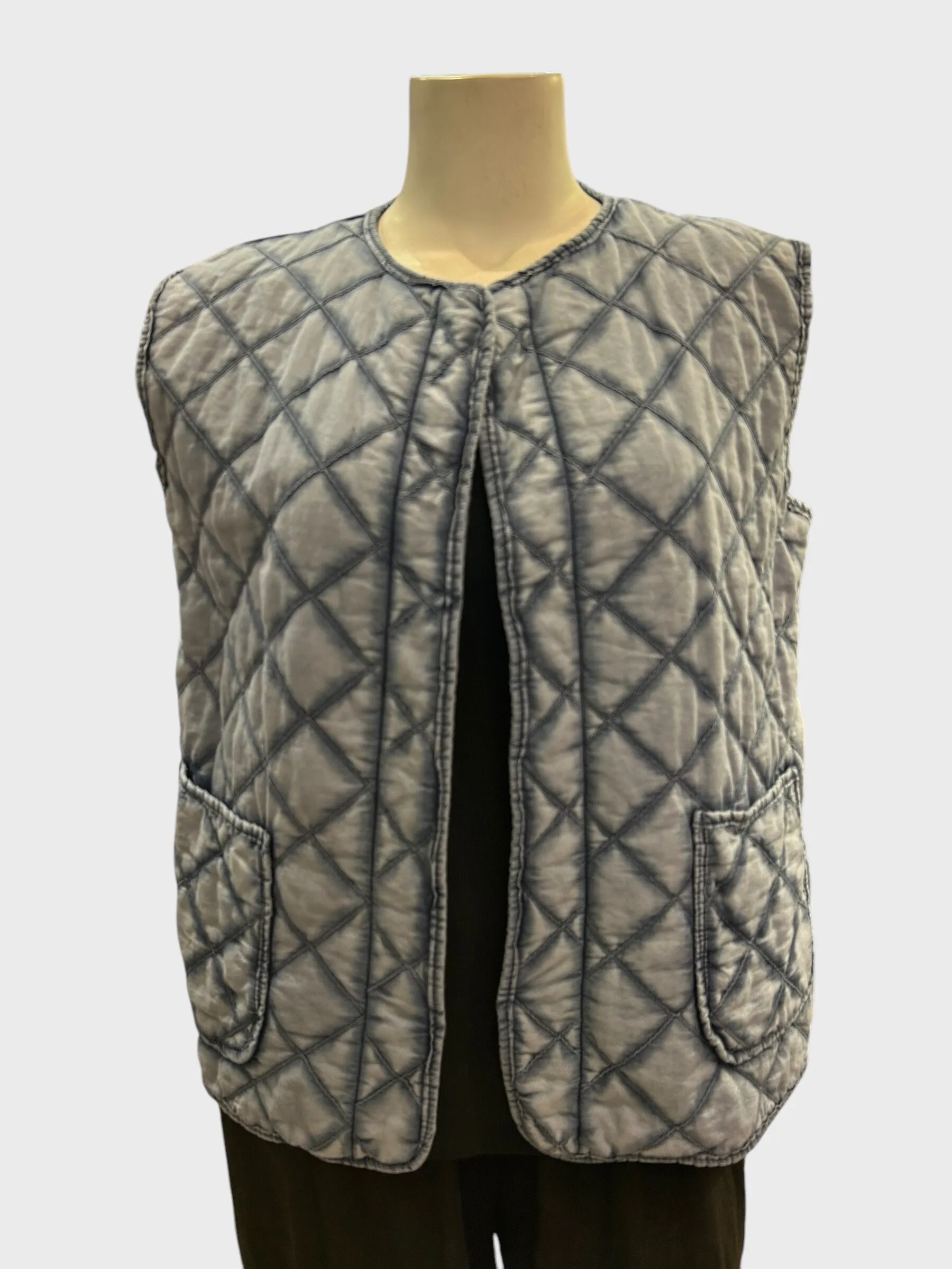 ÄRMELLOSE DAUNENJACKE MIT DUEX-TASCHEN